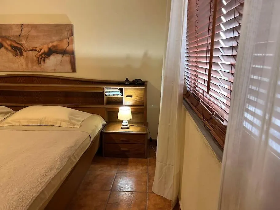 Doris Sea View Apartment Golem
