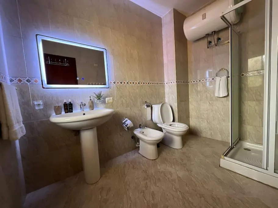 Doris Sea View Apartment Golem