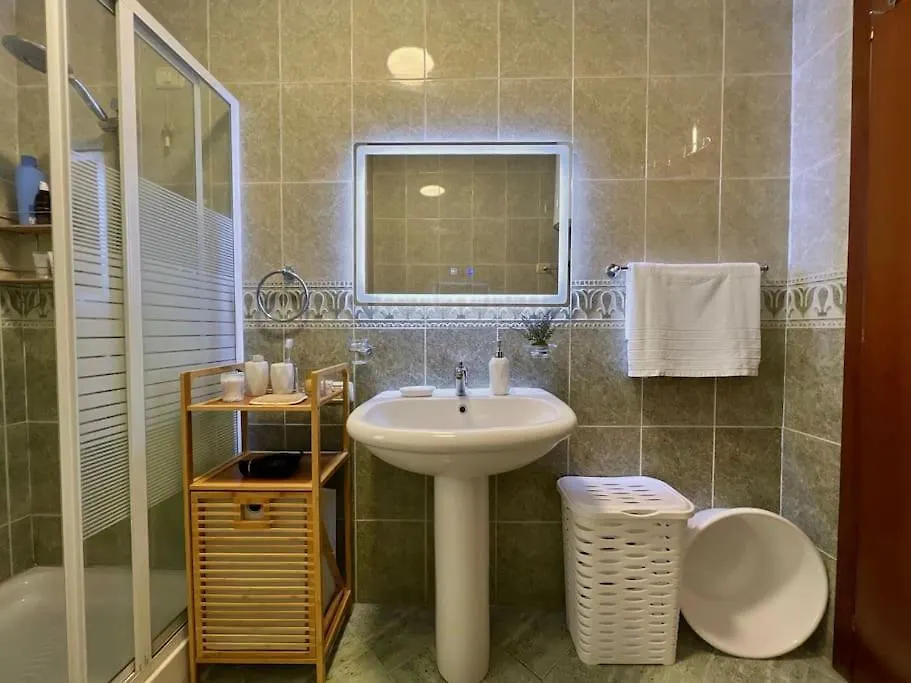 Doris Sea View Apartment Golem